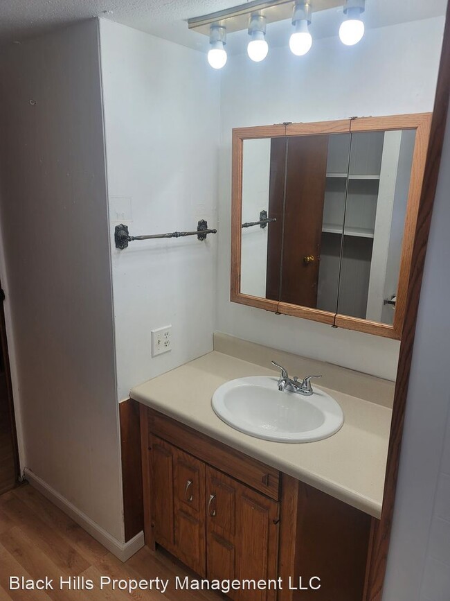 Building Photo - 2 br, 1 bath House - 216 1/2 E. Denver St.