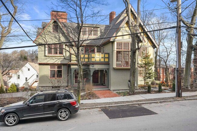 Building Photo - 165 Winthrop Rd