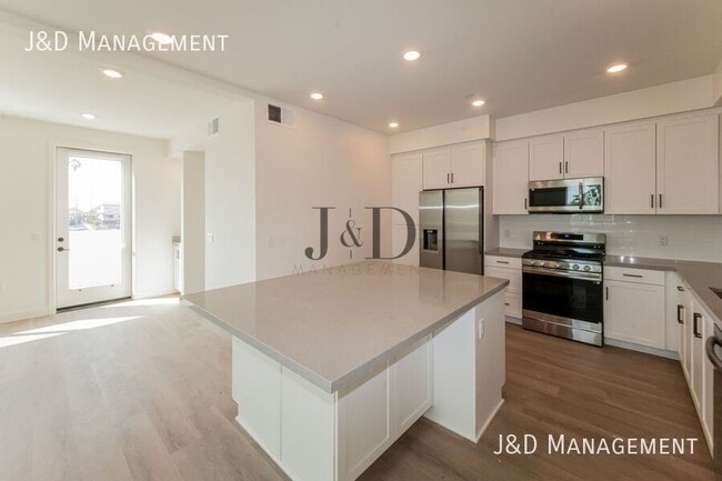 Building Photo - 1932 BROADWAY-BRO1932