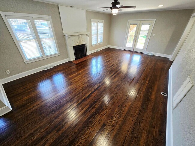 Foto del edificio - Charming Brick Home for Rent in Burlington