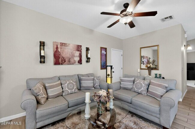 Building Photo - 14269 Escalera Dr