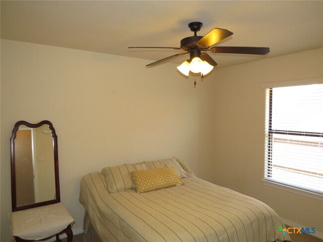 Building Photo - 2505 Mugho Dr