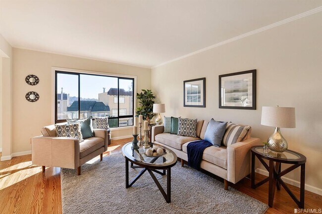 Building Photo - Golden Gate Heights Perfection! 2BR+Den/Su...