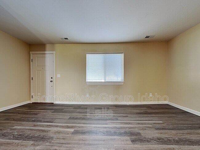 Building Photo - 3356 Blaze Dr