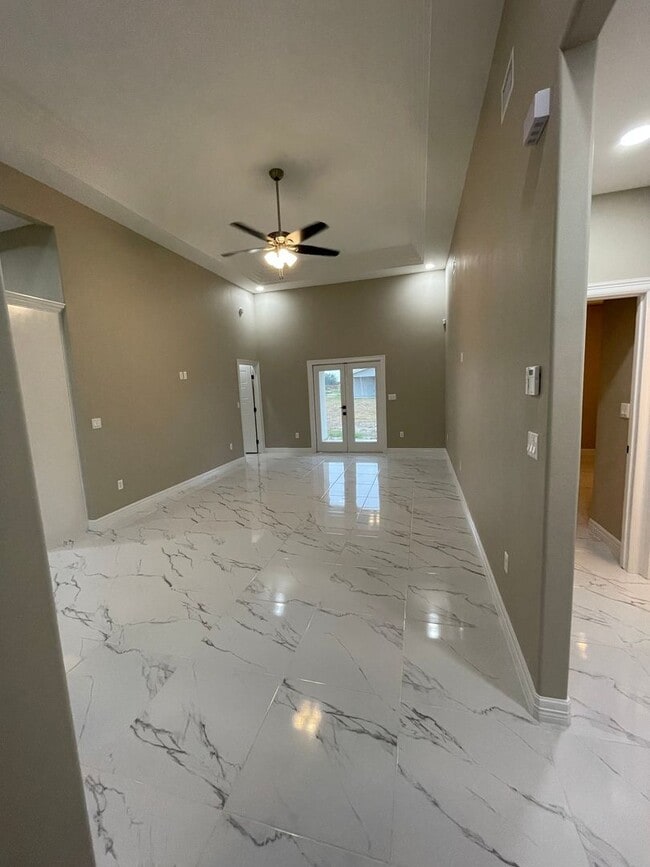 Building Photo - 4 Bedroom Single Family Home in Edinburg