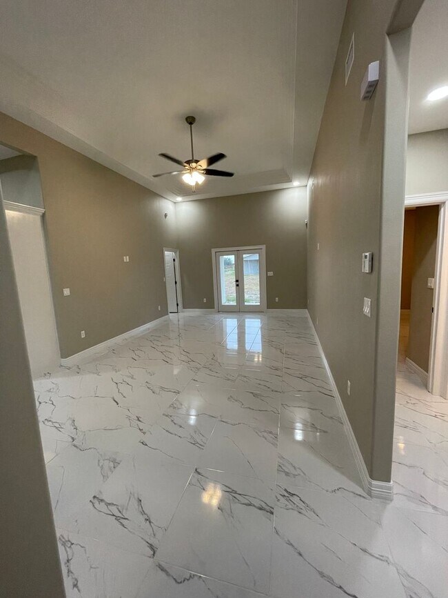 Foto del edificio - 4 Bedroom Single Family Home in Edinburg