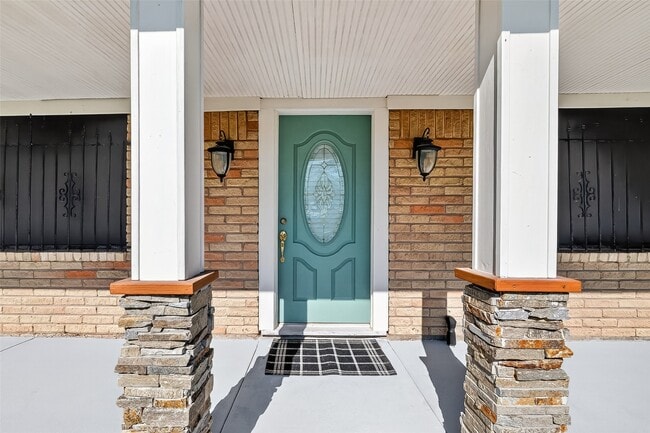 Building Photo - 16415 1st St