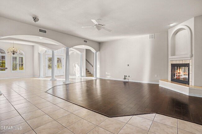 Building Photo - 1123 Calle Parque Dr
