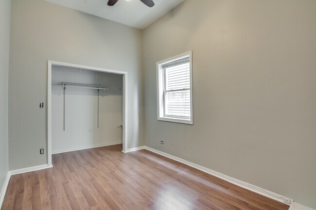 Foto del edificio - 1825 N Kedzie Ave