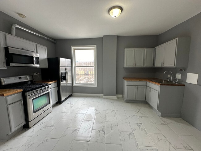 Building Photo - 423 N Lawndale Ave