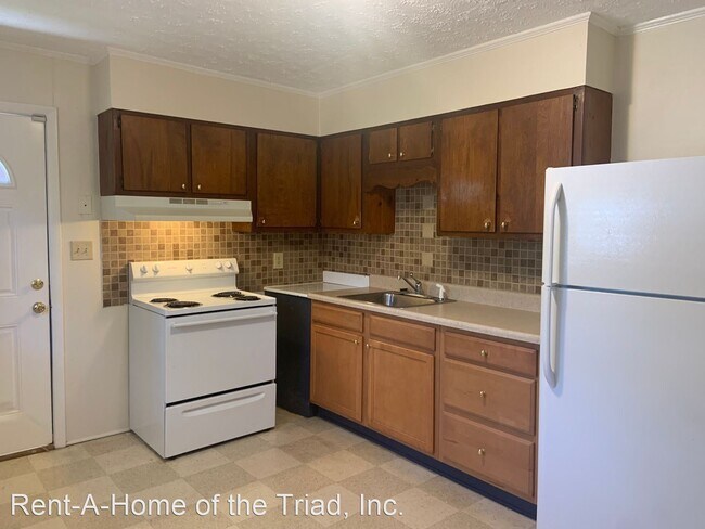 Building Photo - 3 br, 1 bath House - 3613 Temple Street
