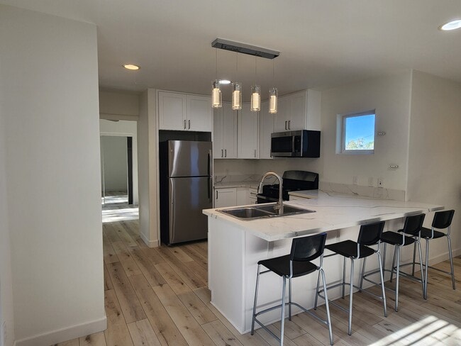 Building Photo - 1032 Orpheus Ave