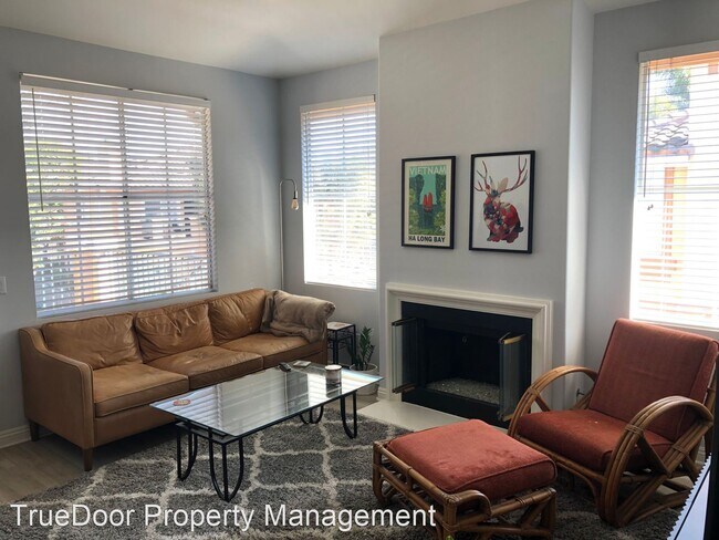 Building Photo - 2 br, 1 bath House - 2805 Ladrillo Aisle #30