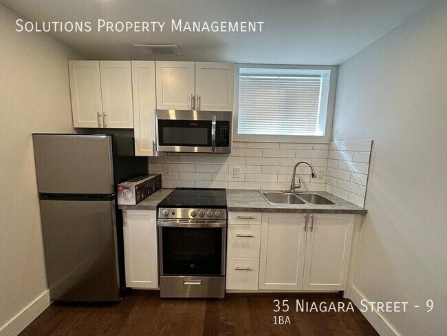 Photo du bâtiment - *Not Your Typical Bachelor Unit*