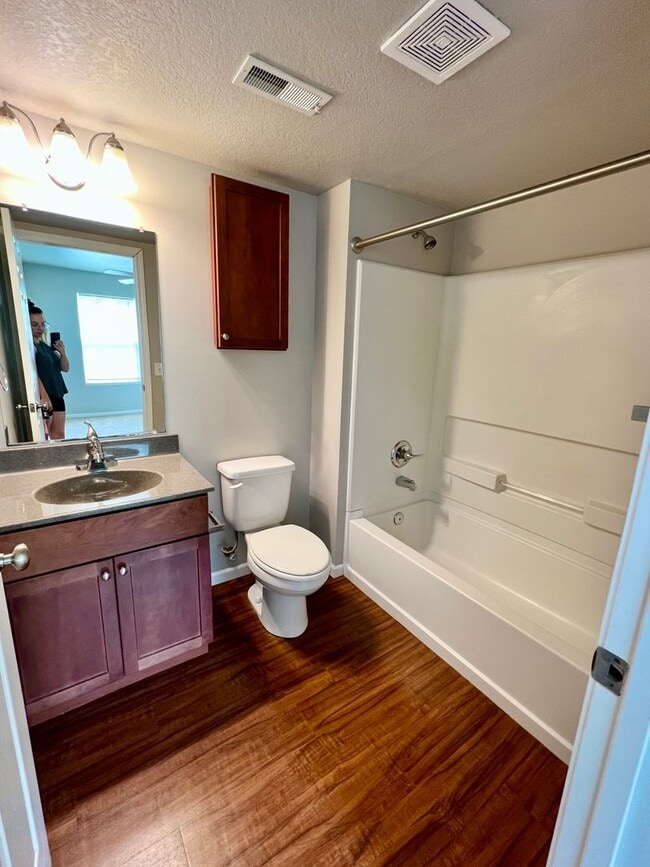 Foto del edificio - Pre Leasing for 2026-2027 School Year! 2BD-2BTH