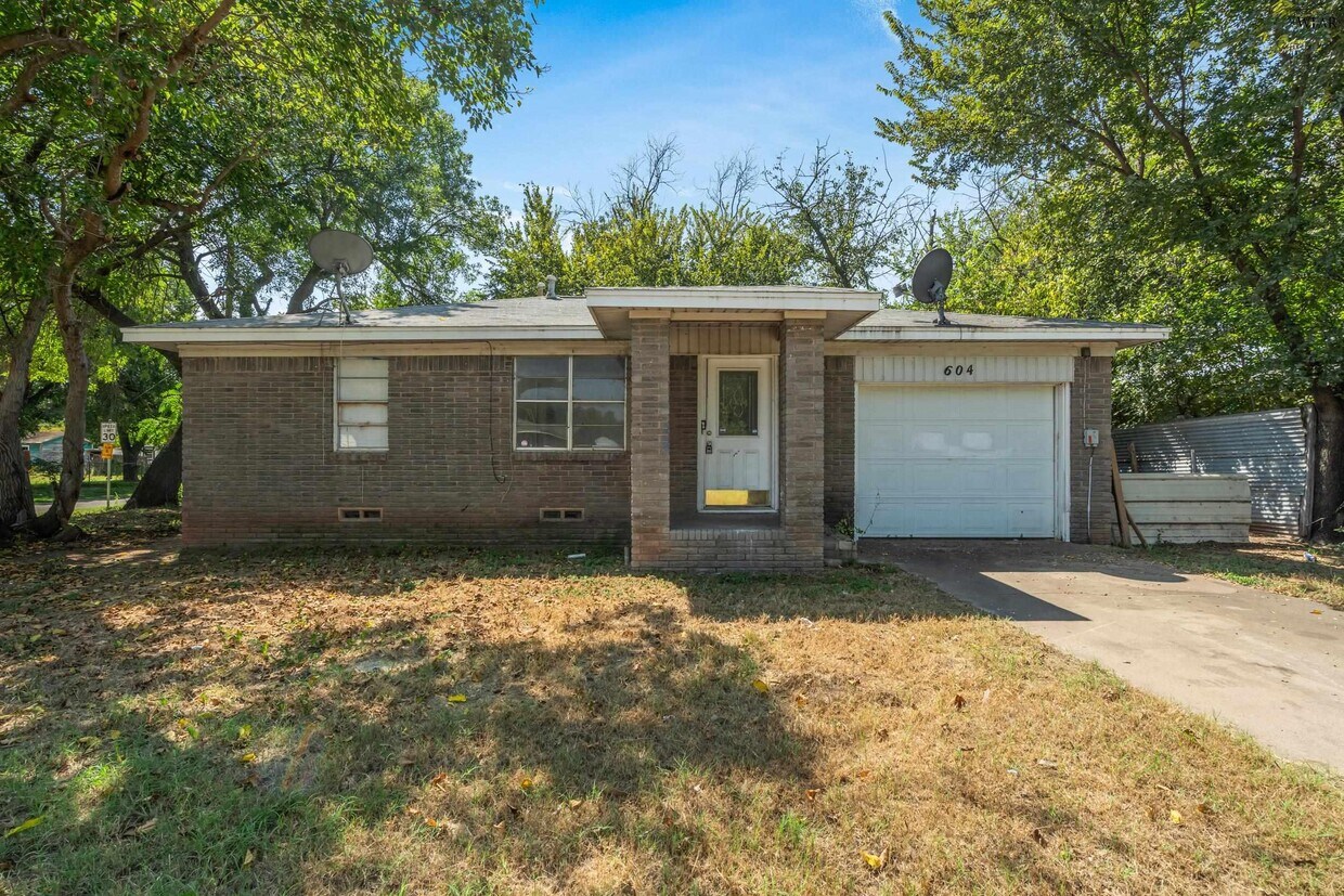 Foto principal - 604 E 1st St