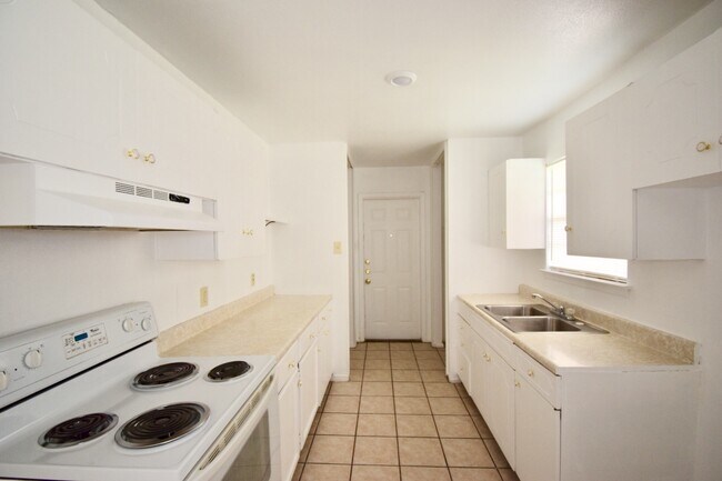 Building Photo - Welcome home to 6903 Tallahasse!