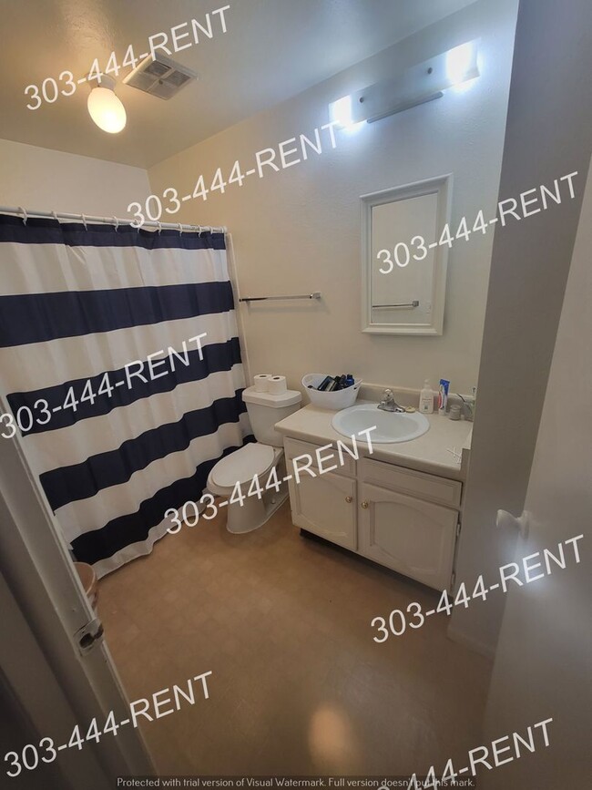 Foto del edificio - Large 4 Bedroom 3 Bathroom Home on Corner Lot!