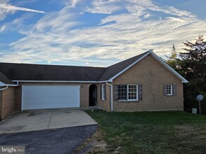 Building Photo - 50-C3 Courtney Cir