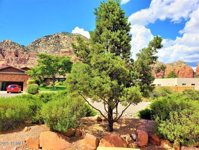 Foto del edificio - 2435 Homestead Rd