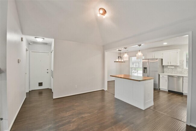 Building Photo - 5014 Temple Bell Dr