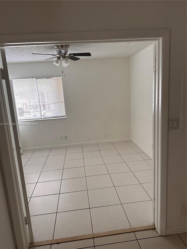 Building Photo - 9502 SW 140th Ct