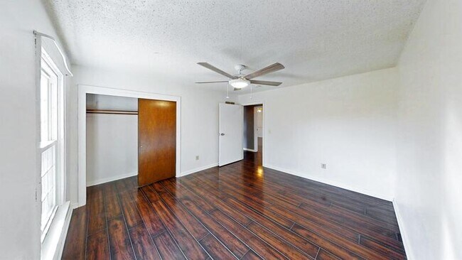 Building Photo - 1810 East 152nd Circle