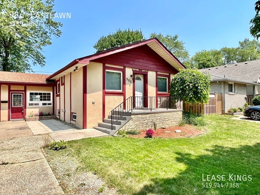 Primary Photo - 986 Eastlawn