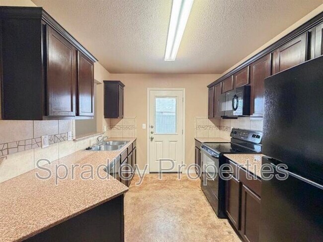 Building Photo - 767 E Ridge Blvd