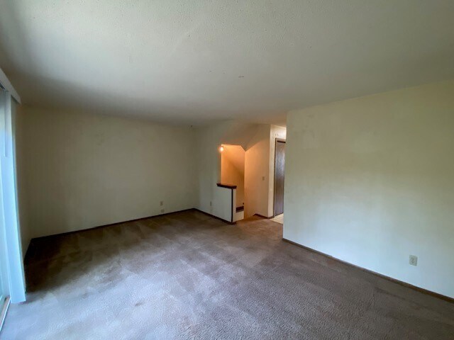 Primary Photo - 831 Briar Ln