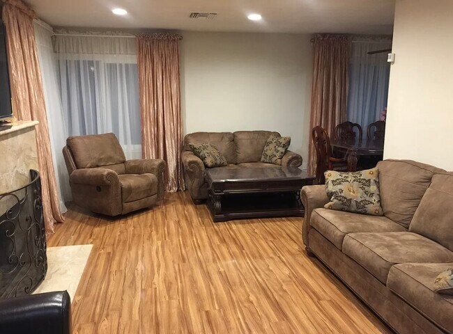 Foto del edificio - 3637 N G St