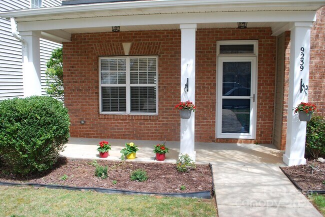 Building Photo - 9239 Ducati Ln