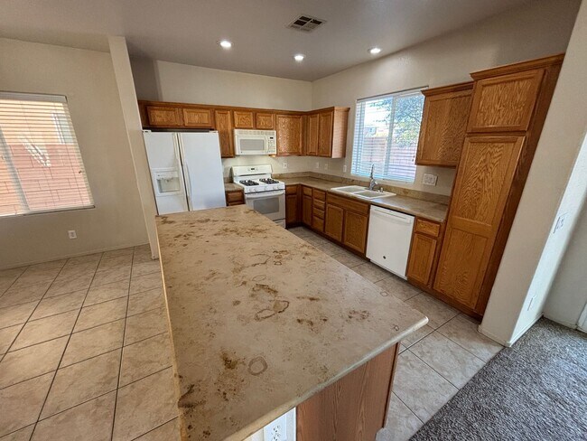 Foto del edificio - Gorgeous 3bed / 2.5bath home in the Silverstone Ranch community!