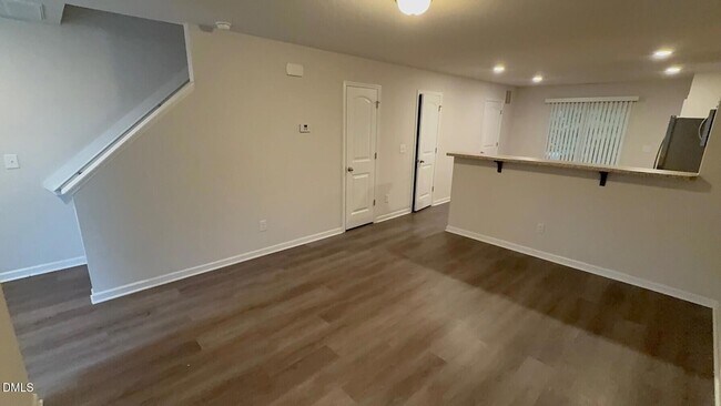 Foto del edificio - 2020 Wiggins Village Dr