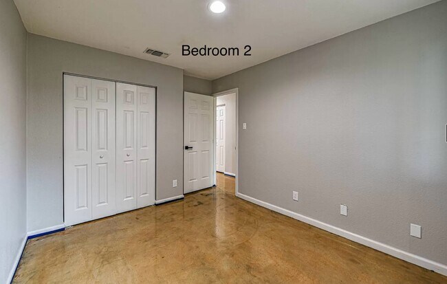 Foto del edificio - 2006 Robert E Lee Dr