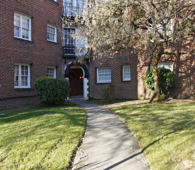 Adare Manor Apartments Apartments in Portland, OR