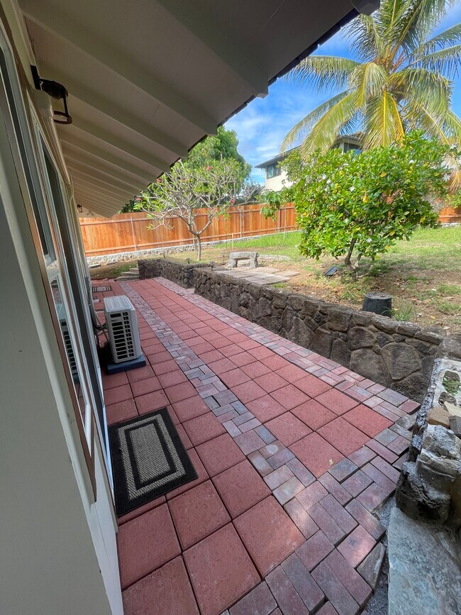 Building Photo - 3874 Leahi Ave