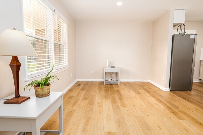 Foto del edificio - 204 Wildwood Rd