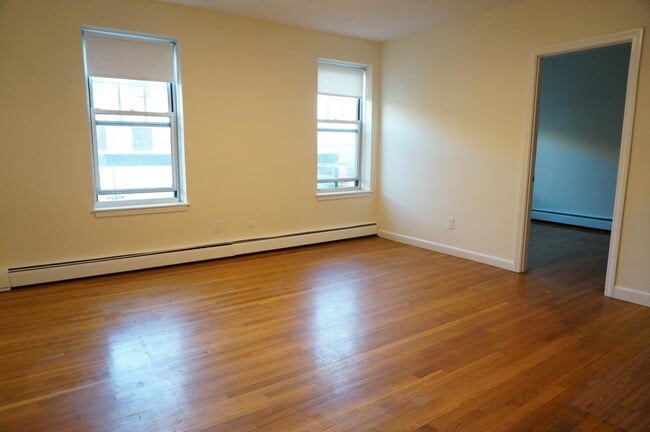 Building Photo - 165 Beacon St