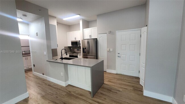 Foto del edificio - 6001 SW 70th St