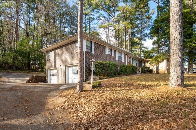 Foto del edificio - Newly renovated, spacious and versatile house waiting to be a home!