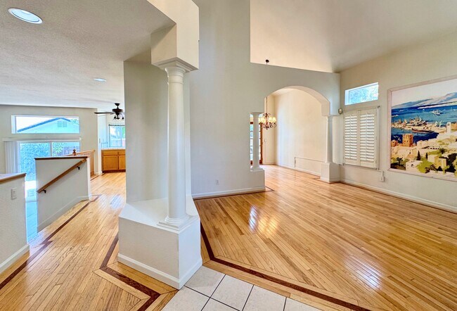 Foto del edificio - 5017 Toyon Way