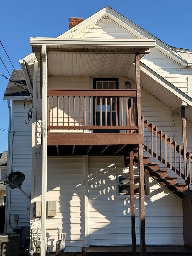 Building Photo - 750-752 E Wheeling St