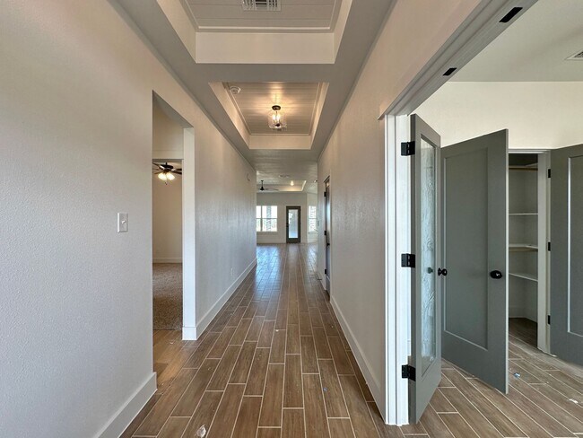 Foto del edificio - Viewable Now By Appointment!
