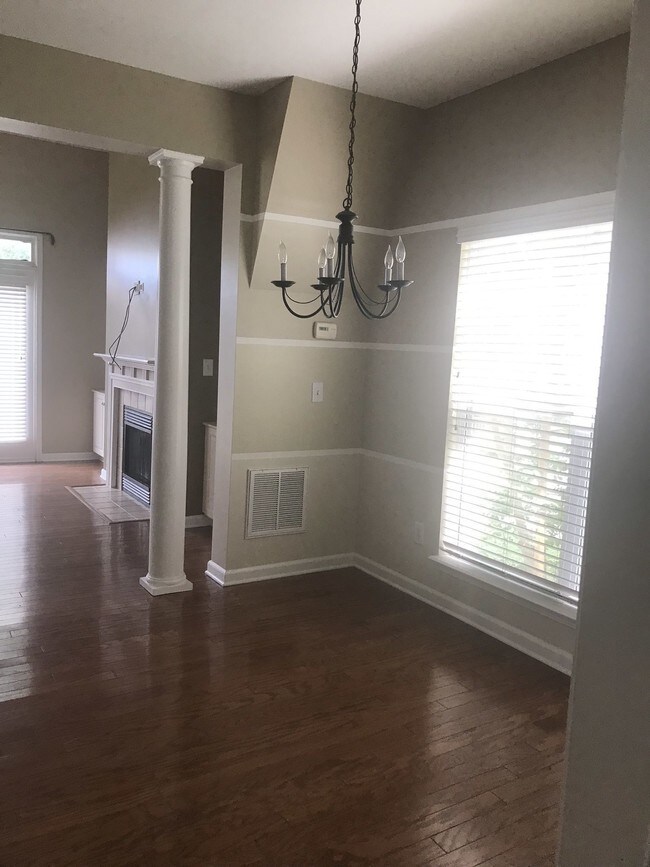 Foto del edificio - 427 Normandy Cir