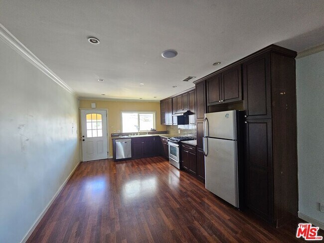 Foto del edificio - 2737 S Robertson Blvd