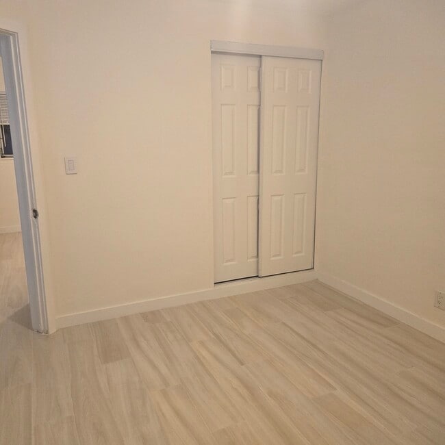 Foto del edificio - 1720 NE 62nd St