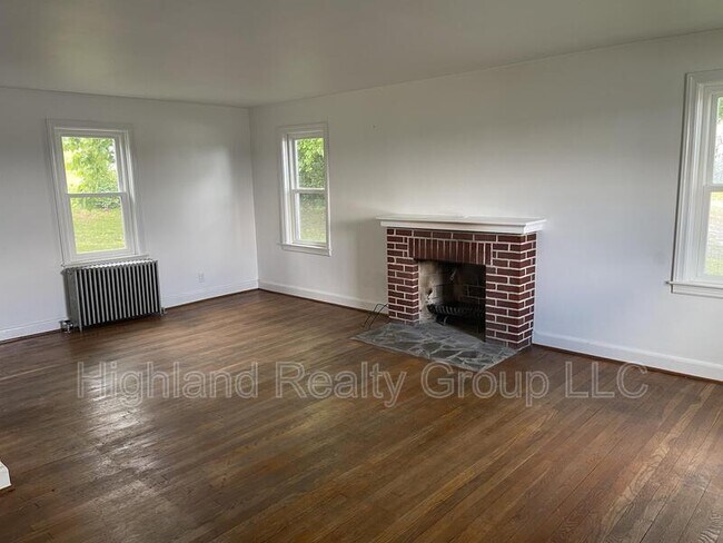 Building Photo - 167 Penn St