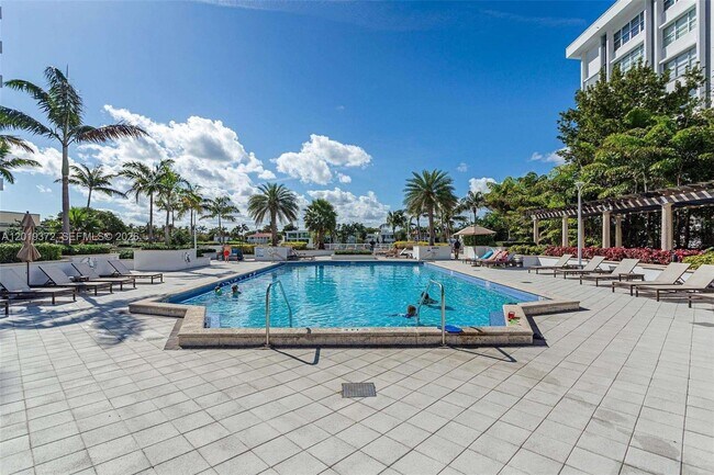 Building Photo - 5600 Collins Ave