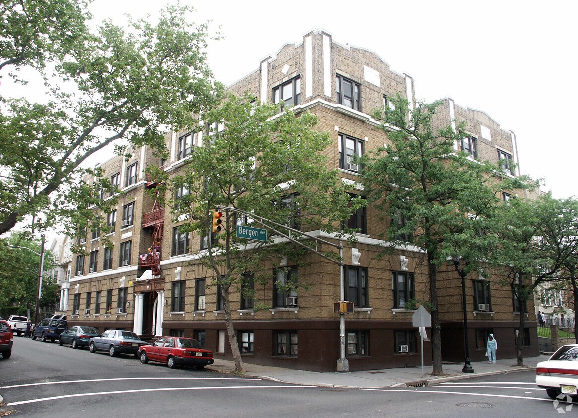 Building Photo - Hudson 47 Apartments